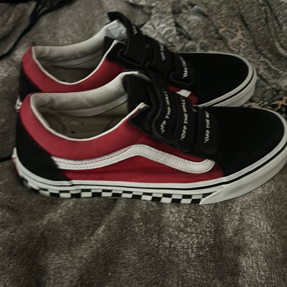 Vans size 7.5 women’s 9 good condition